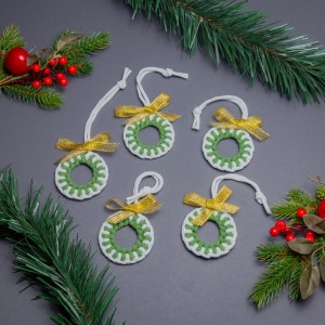 Kółeczka biało-zielone 5 szt - zestaw ozdób świątecznych na choinkę z makramy