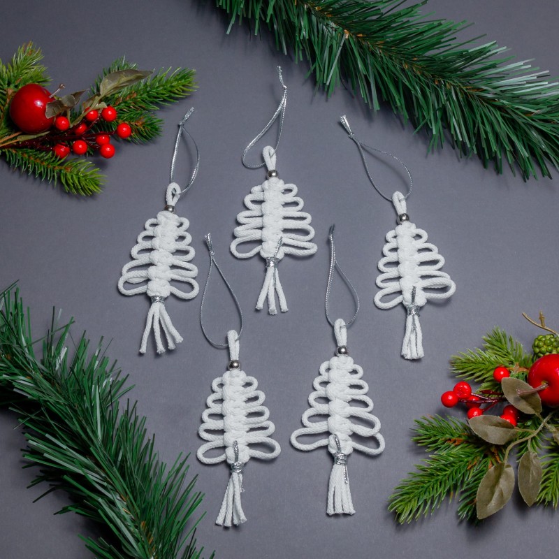 BIG Choinki 5 szt (srebrne) - zestaw ozdób świątecznych na choinkę z makramy