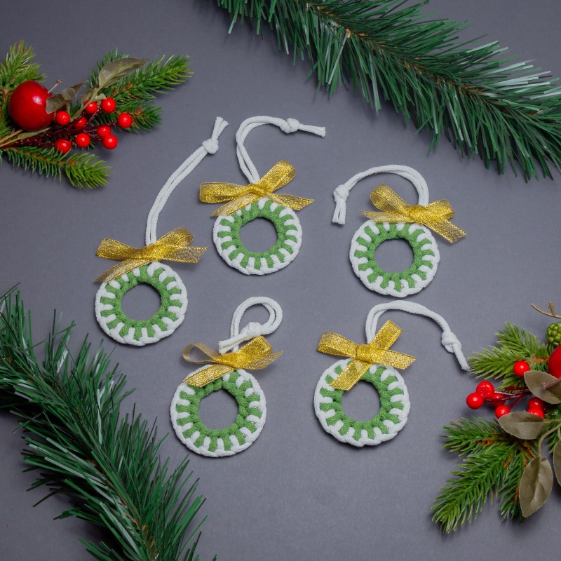 BIG Kółeczka biało-zielone 5 szt - zestaw ozdób świątecznych na choinkę z makramy